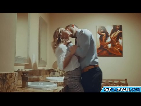 ❤️ Wanneer 'n rondborstige blondine jou in 'n openbare toilet verlei ❤️ Porno fb op af.porn-mz-com.ru ❌